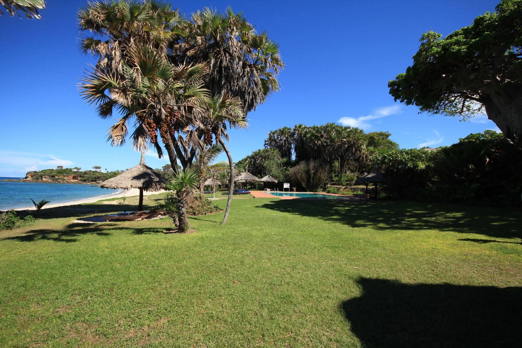 Amani Beach Resort Kutani Bagian luar foto