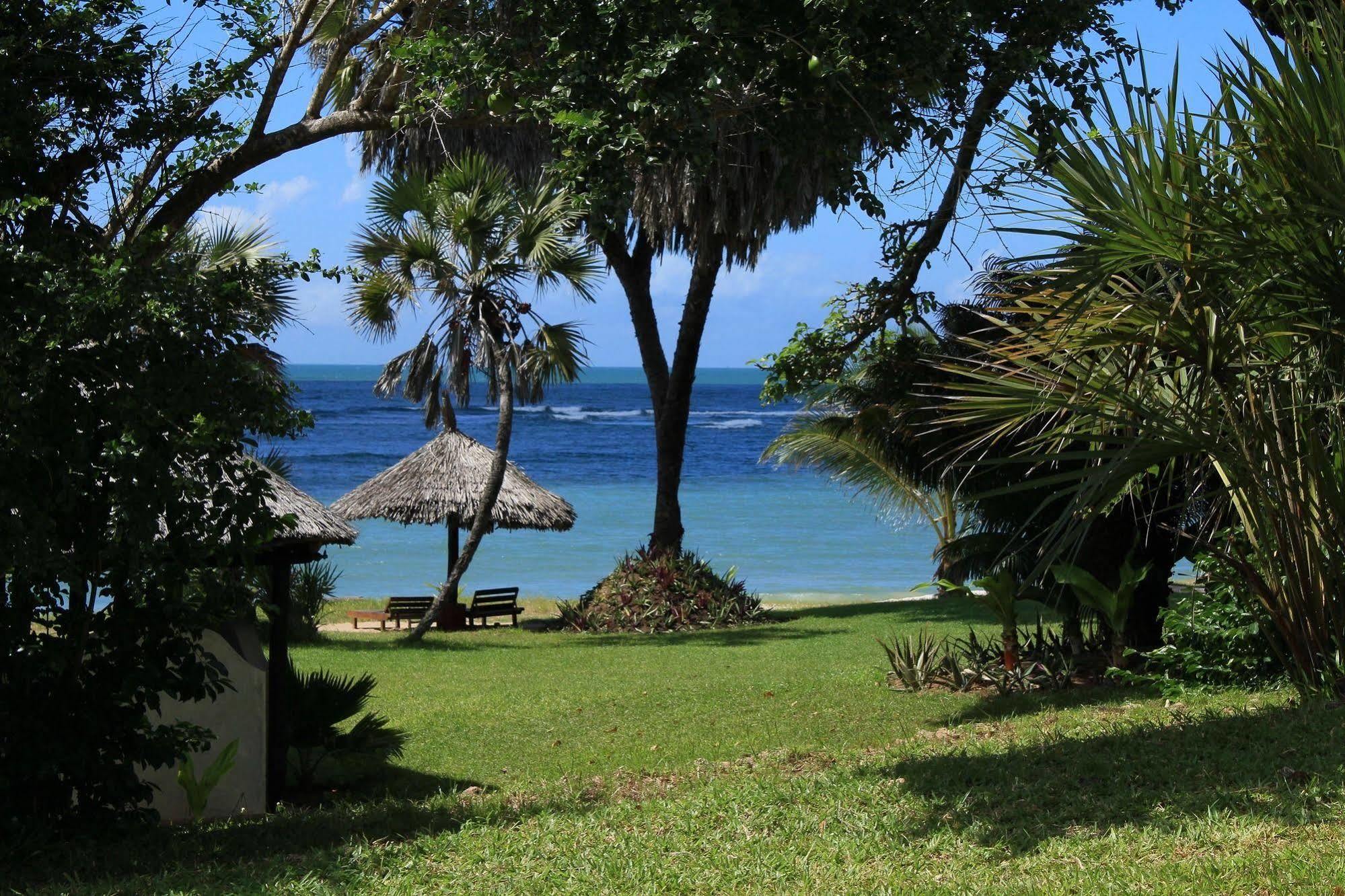 Amani Beach Resort Kutani Bagian luar foto